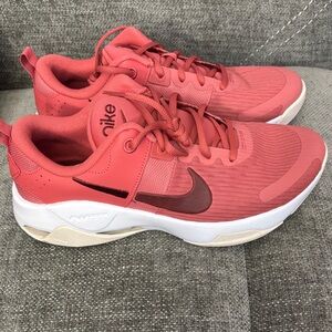 Nike Coral/Red ZOOM BELLA 6 Low-Top Athletic Shoes
